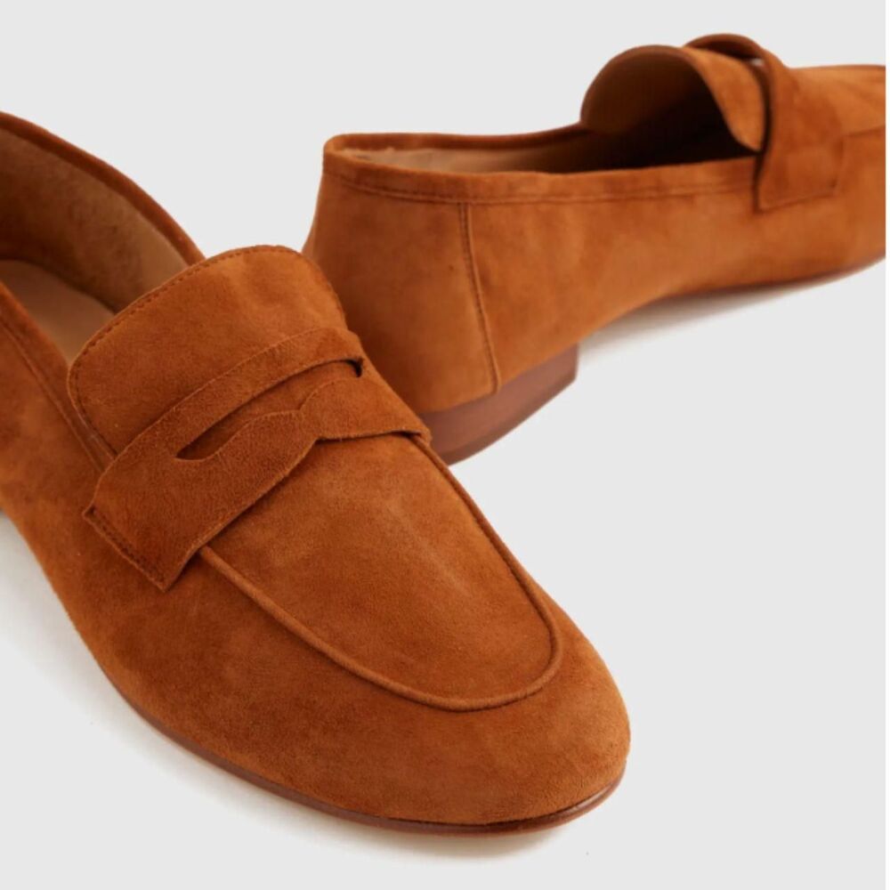 NWOB Italian Suede Penny Loafer Quince Size US 6